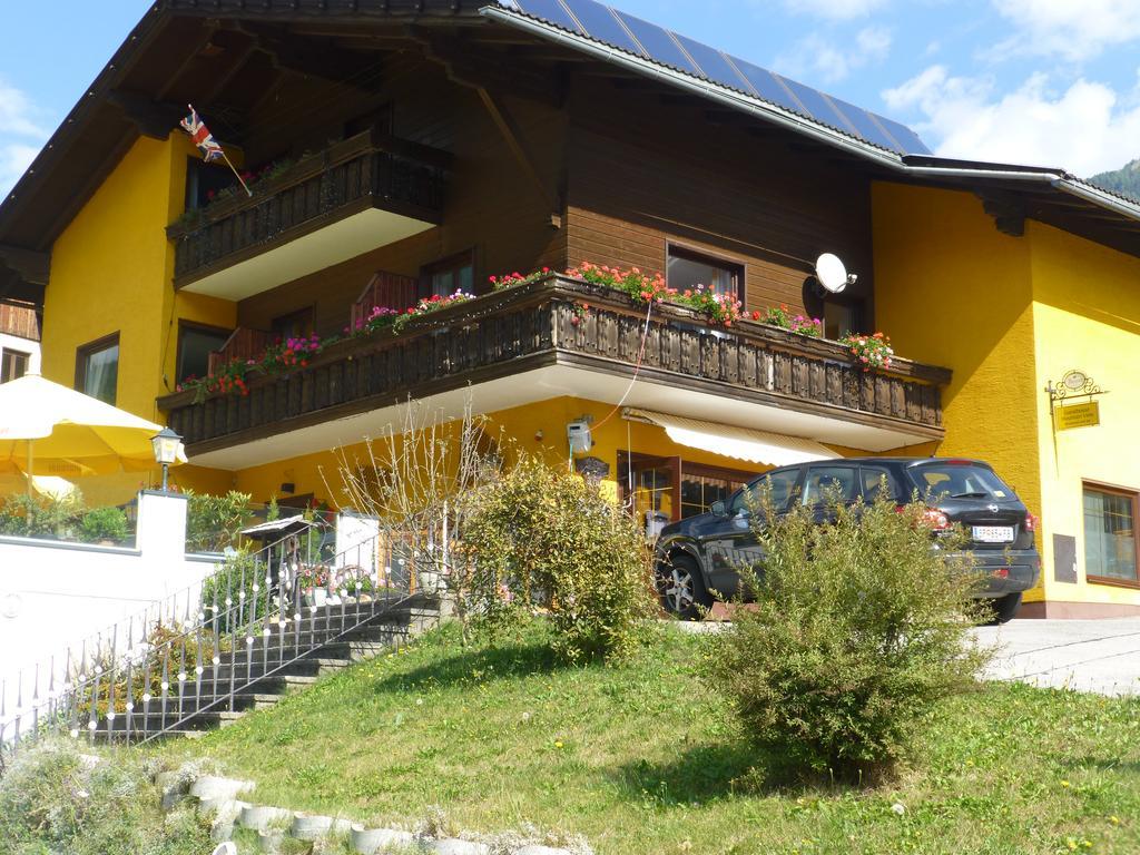 Guesthouse Mountain View Großkirchheim エクステリア 写真